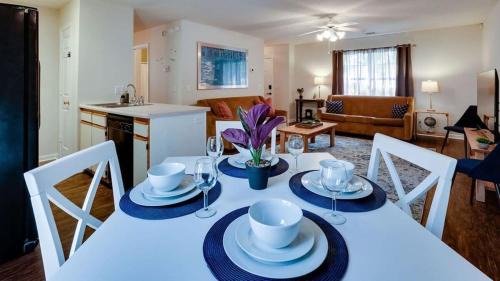 Savannah House | Near Gardens & Downtown - Stay At a Coastal-Haven!