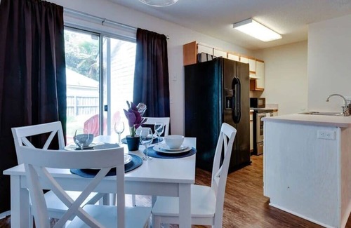 Savannah House | Near Gardens & Downtown - Stay At a Coastal-Haven!