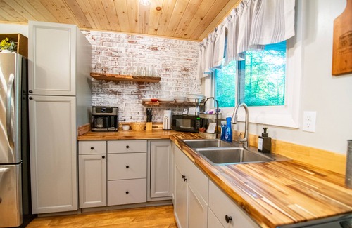 Lake Toxaway Cabin | Near Gorges State Park & Waterfalls, Peaceful & Modern