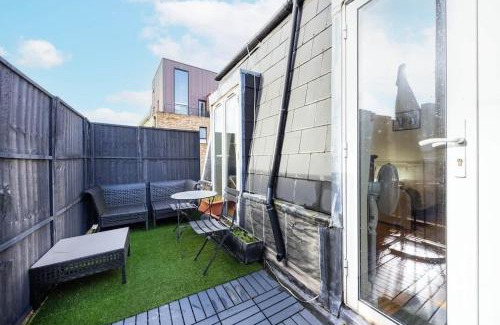 King's Cross Apartment | Near Kings Cross,2BD Private Balcony, Easy Grocery