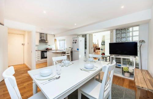King's Cross Apartment | Near Kings Cross,2BD Private Balcony, Easy Grocery
