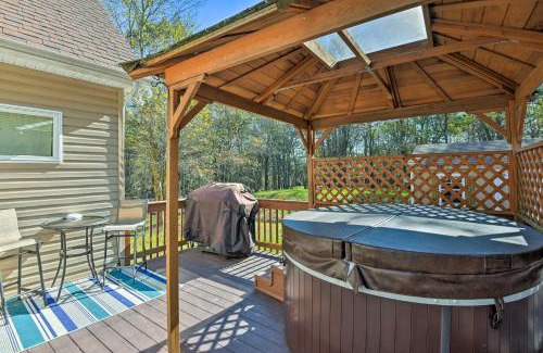 Albrightsville House | Near Lake and Hiking Pocono Home with Hot Tub