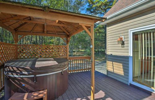 Albrightsville House | Near Lake and Hiking Pocono Home with Hot Tub