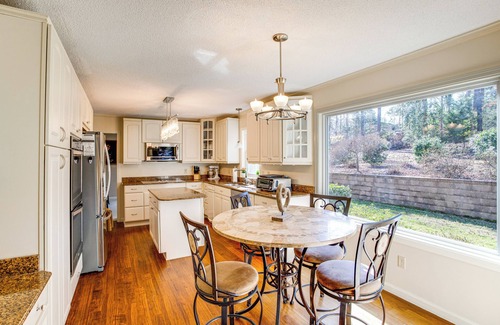 Chapin House | Near Lake Murray: Family Getaway w/Screened Porch