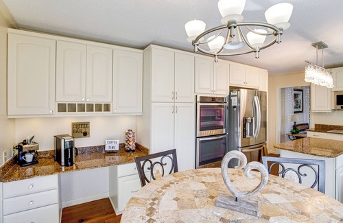 Chapin House | Near Lake Murray: Family Getaway w/Screened Porch