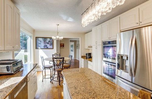 Chapin House | Near Lake Murray: Family Getaway w/Screened Porch