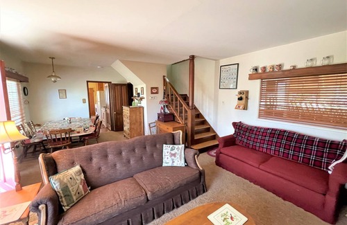 Cedar Glen House | Near Lake Plus View 2 Bedroom Home by RedAwning