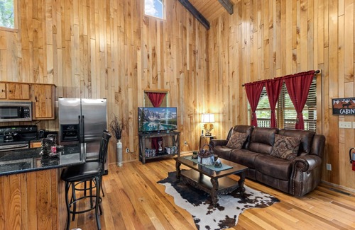 Linville Falls Cabin | Near Linville Gorge & Ski Resorts (sleeps 8)