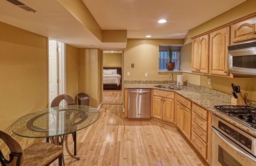 Cardozo Apartment | Near Metro, top dining, historic shaw, close to Convention Center