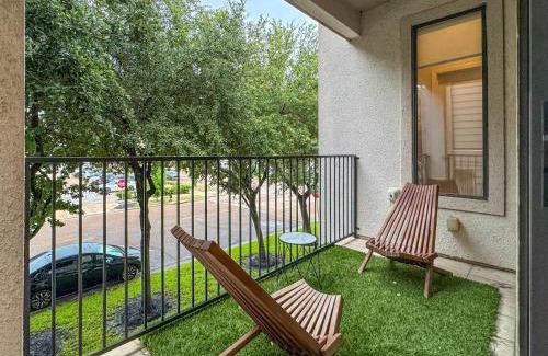East Downtown Houston House | Near Midtown Downtown Games Wifi Balcony Pets