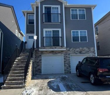 Elizabeth Apartment | Near New York-EWR-JG Mall-Train - Elizabeth NJ