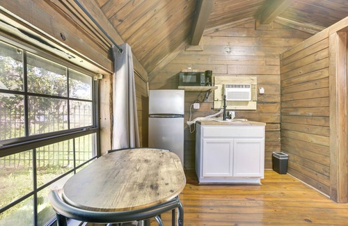 Crown Point Apartment | Near NOLA: Bayou Cabin w/Pool Access!