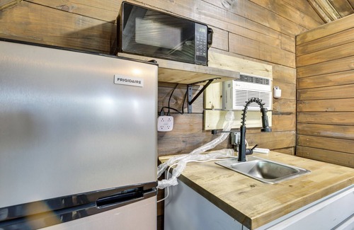 Crown Point Apartment | Near NOLA: Bayou Cabin w/Pool Access!