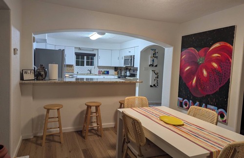 Los Duranes House | Near-North Valley Oasis! Sleeps 8! Easy Access to I-40, Pool, Hot tub, AC/Heat