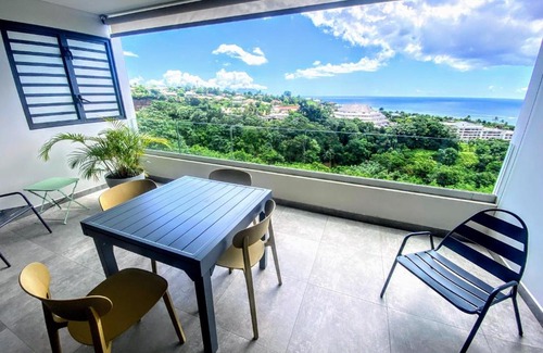 Papeete Apartment | Near Papeete modern apartment with sea view