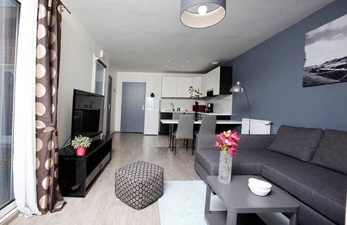 Vitry-sur-Seine House | Near Paris/Parking/4 Bdr/2 BR/Air conditioning