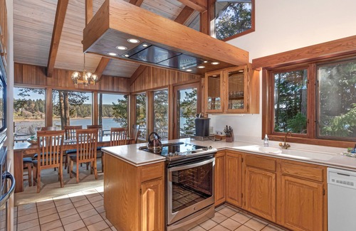 Roche Harbor House | Near Roche Harbor on Westcott Bay! (wpnt)