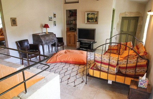 Saint-Etienne-du-Gres House | Near Saint-Rémy-de-Provence, air-conditioned farmhouse, heated pool