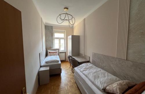 Meidling Hotel | Near Schönbrunn I 1 Min to U6 Niederhofstraße
