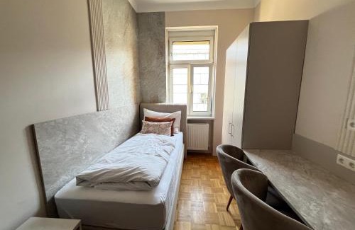 Meidling Hotel | Near Schönbrunn I 1 Min to U6 Niederhofstraße