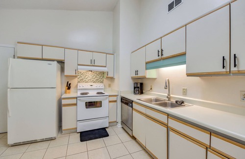 Richmond Hill House | Near Shops & Eats: Richmond Hill Home w/Yard!