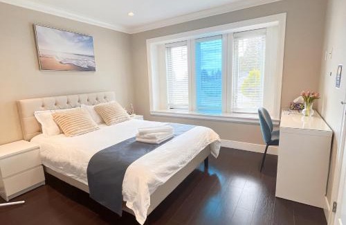 Burnaby House | Near Skytrain and QUIET Private Bedroom Ensuite BathRM, Free Wifi & Coffee, Cozy