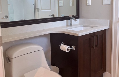 Burnaby House | Near Skytrain Private Bedroom Ensuite BathRM Cozy Coffee