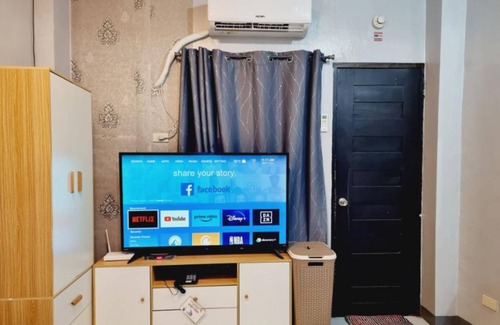 Pasong Tamo Apartment | Near SM North and MRT/LRT - Perfect for roaming around Metro Manila!
