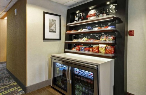 Tukwila House | NEAR SOUTHCENTER MALL AND THE AIRPORT