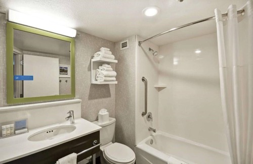 Tukwila House | NEAR SOUTHCENTER MALL AND THE AIRPORT