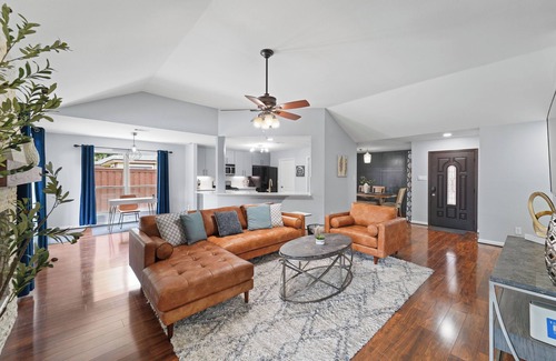 South Arlington House | Near Stadiums, Epic Central, Featuring a Private Pool