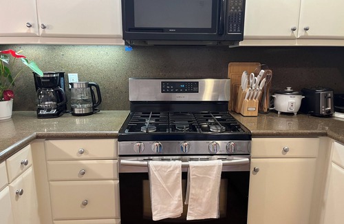 Palo Alto House | Near Stanford Meta Gooogle. 3 BR 3BA. Bigger and Better than Luxury Hotel!