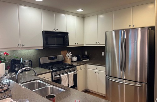 Palo Alto House | Near Stanford Meta Gooogle. 3 BR 3BA. Bigger and Better than Luxury Hotel!