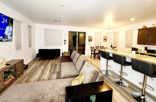 Las Vegas House | Near strip family getaway