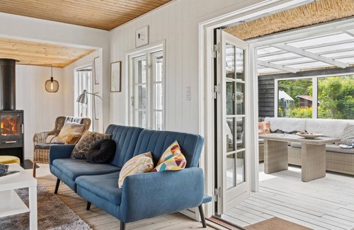Nordstrand House | Near the famous palm beach in Frederikshavn welcomes you this lovely thatched house with beautiful w
