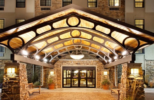 Lexington Condo | Near U of Kentucky. Free Breakfast. Indoor Pool.