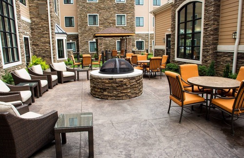 Lexington Condo | Near U of Kentucky. Free Breakfast. Indoor Pool.