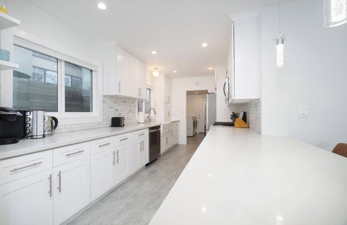 Valley Village House | Near Universal/Huge heated POOL/Pergola/Games!
