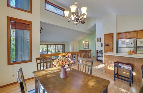 Tobyhanna Cottage | Near Water Parks: Pet-Friendly Tobyhanna Getaway!