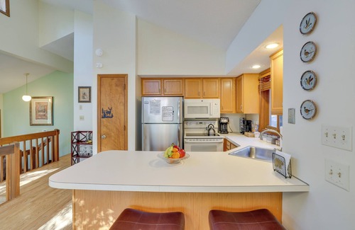 Tobyhanna Cottage | Near Water Parks: Pet-Friendly Tobyhanna Getaway!