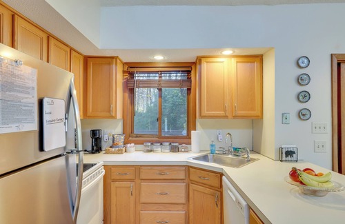 Tobyhanna Cottage | Near Water Parks: Pet-Friendly Tobyhanna Getaway!