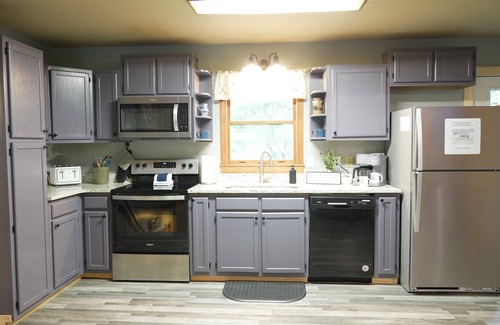 Cullowhee Cabin | Near WCU~Fire Pit~Hot Tub~Game Room~River Front!