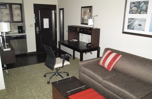 Bowling Green Condo | Near WKU campus | Free Breakfast Buffet, Pool & Gym Access