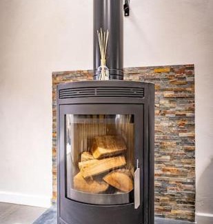 Beaumaris House | Neat Cottage, seaside cosy converted barn for 4