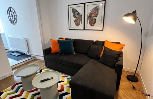 Pontypridd House | Neat Retreat-Cilfynyd-Pontypridd