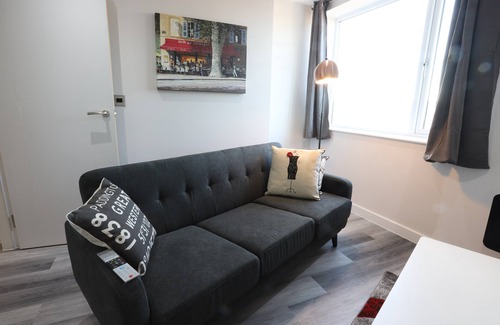 Sheldon Apartment | NEC/Airport Interchange Shortstay Homebase21