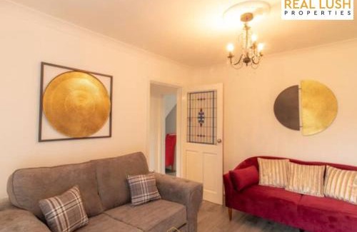 Castle Bromwich House | NEC, HS2 & Airport Stay Home By Lush Properties - 3BR House In Shard End, Birmingham