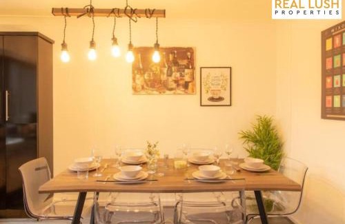 Castle Bromwich House | NEC, HS2 & Airport Stay Home By Lush Properties - 3BR House In Shard End, Birmingham