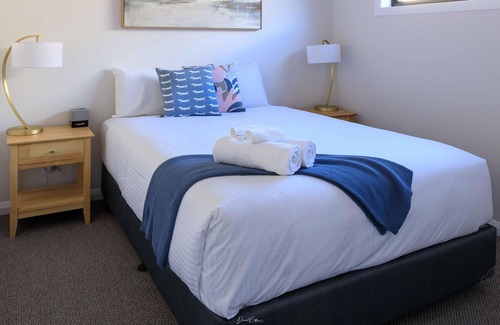 East Albury House | Neddidge Townhouse 1 - Gorgeous three bedroom, two bathroom townhouse