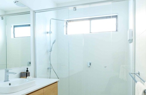 East Albury House | Neddidge Townhouse 1 - Gorgeous three bedroom, two bathroom townhouse